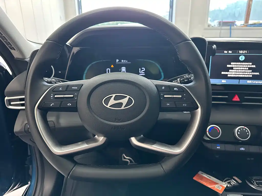 Hyundai Elantra — фото 9