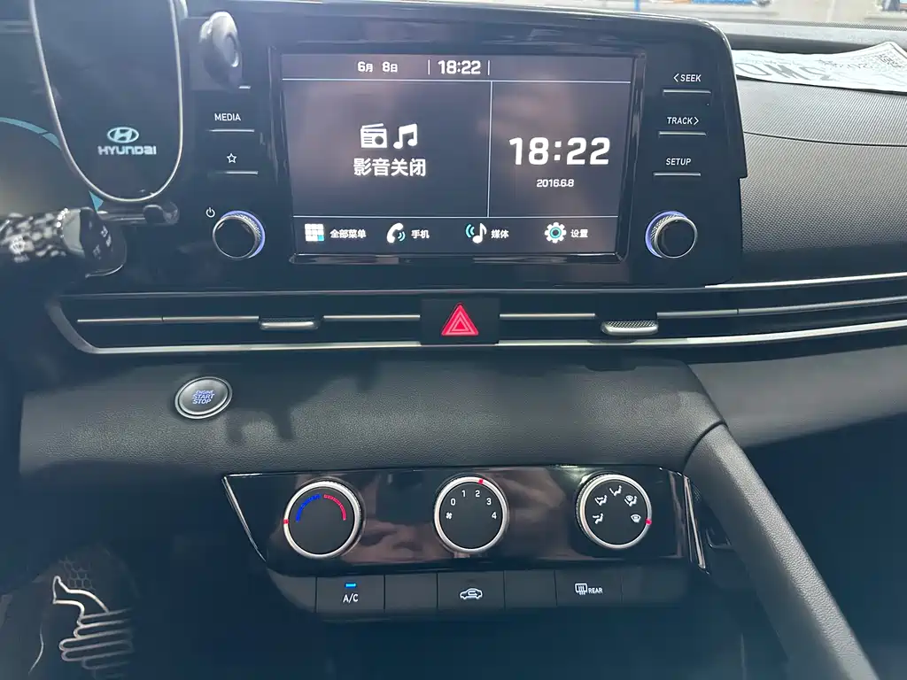 Hyundai Elantra — фото 10