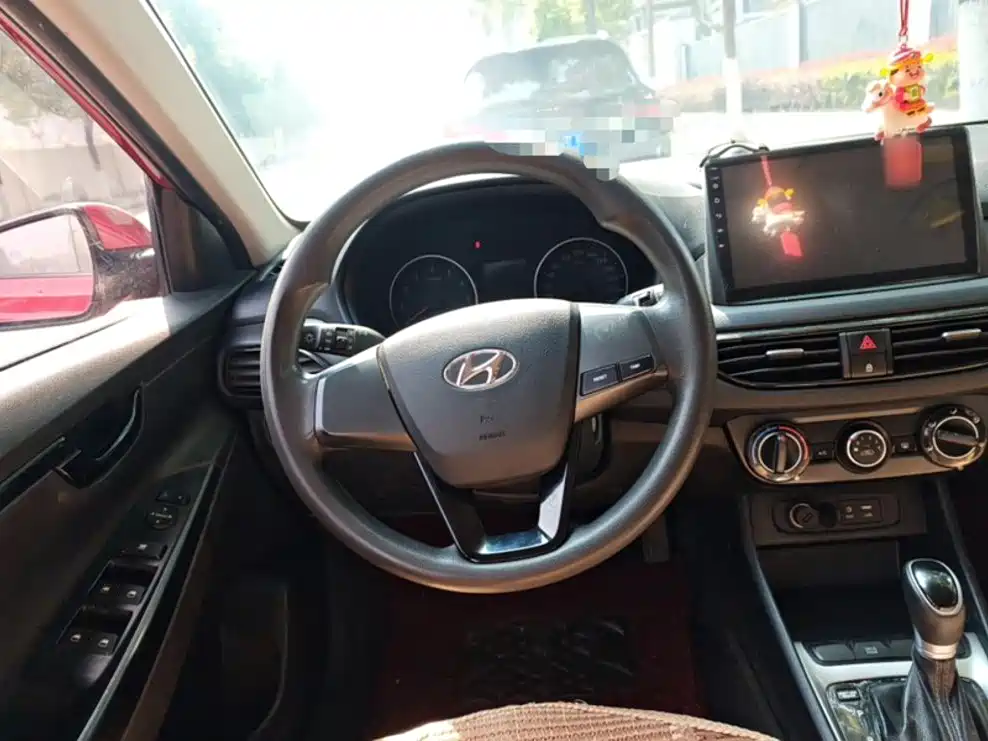 Hyundai Elantra — фото 14