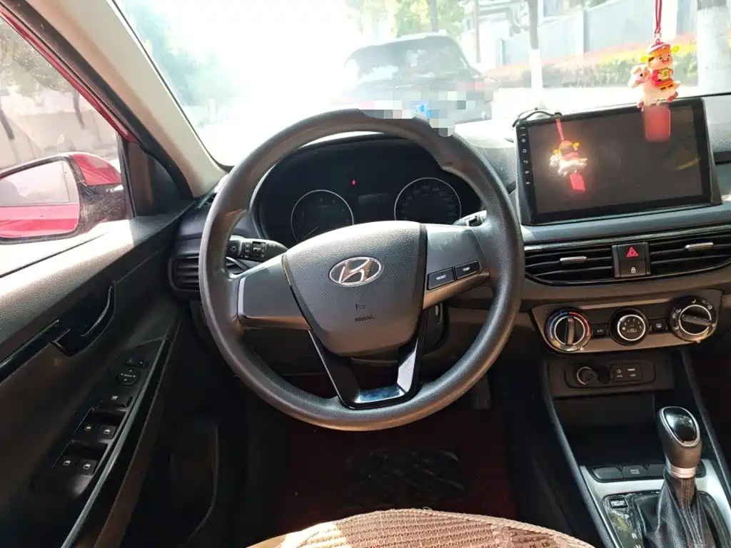 Hyundai Elantra — фото 3