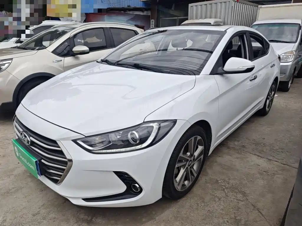 Hyundai Elantra — фото 2