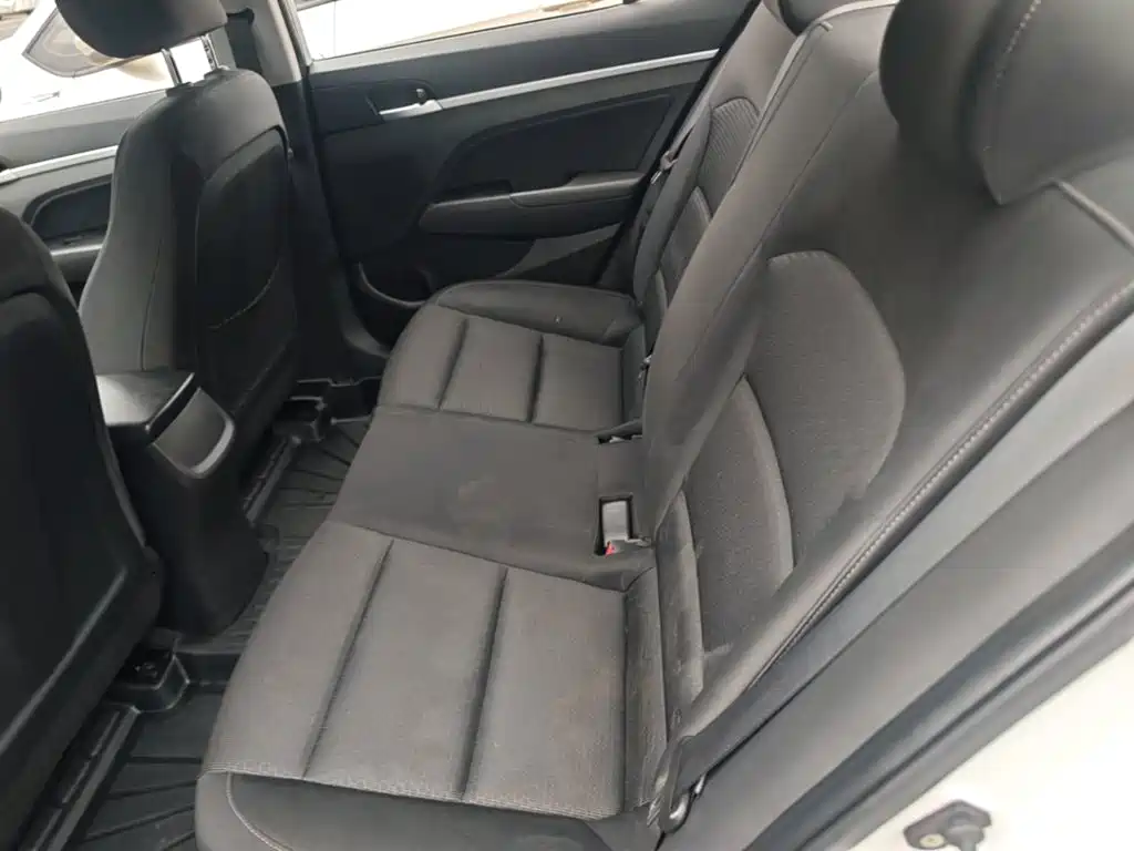 Hyundai Elantra — фото 17