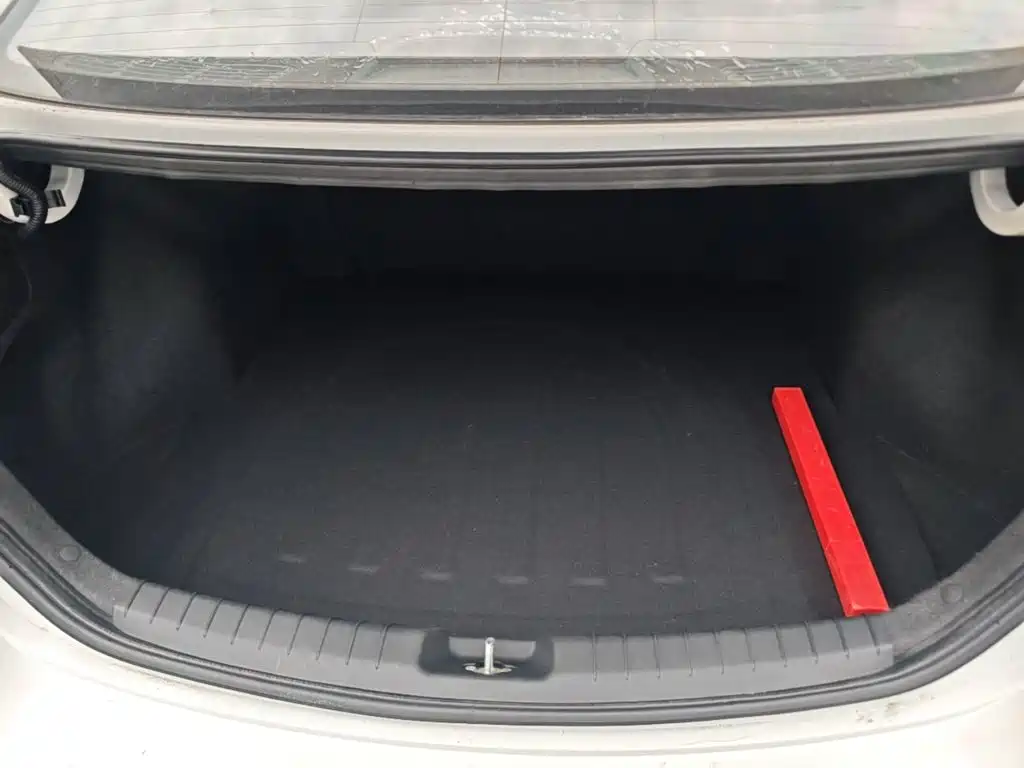 Hyundai Elantra — фото 19