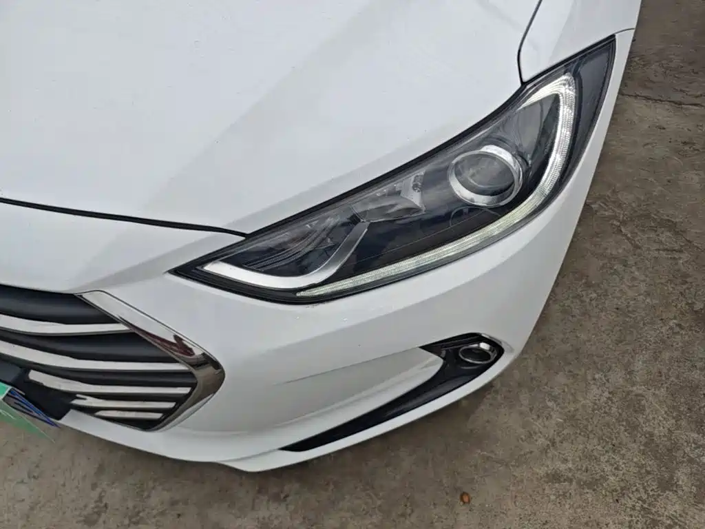 Hyundai Elantra — фото 24