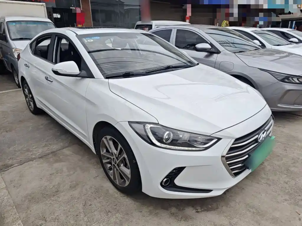 Hyundai Elantra — фото 4