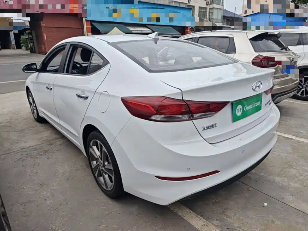 Hyundai Elantra — фото 5