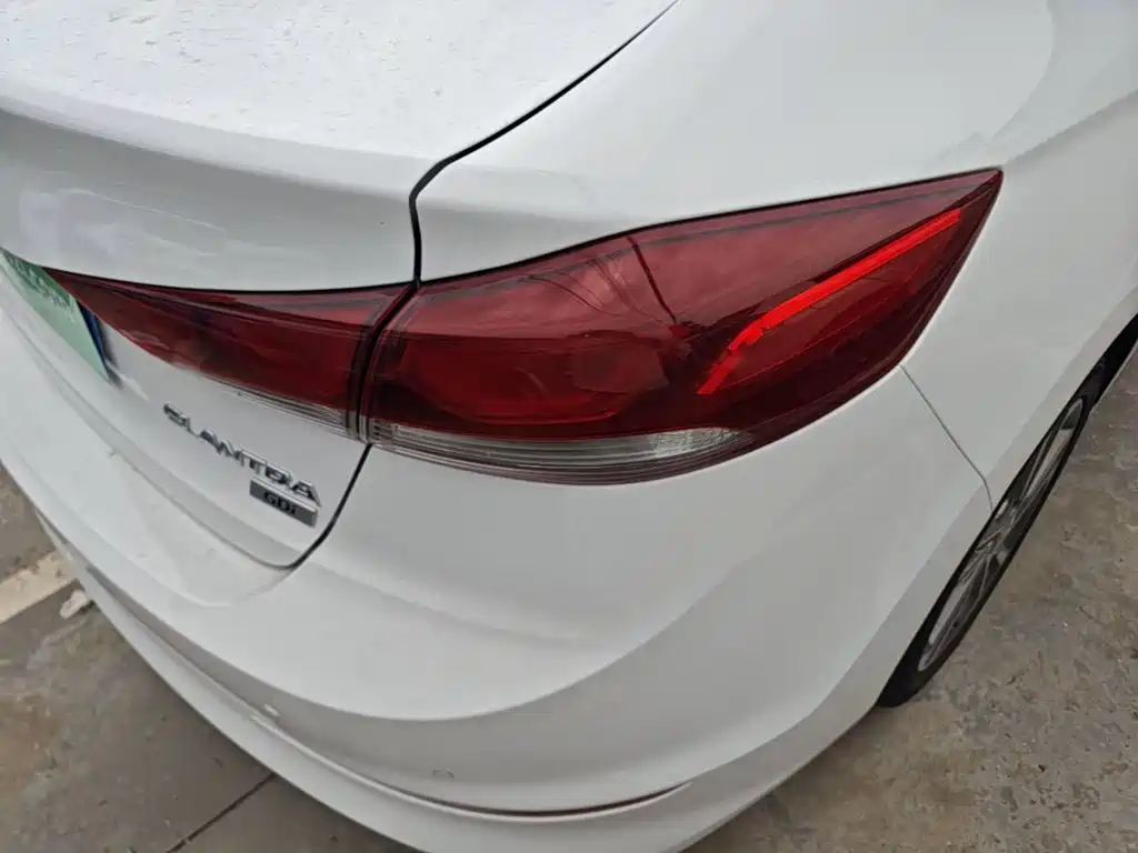 Hyundai Elantra — фото 8