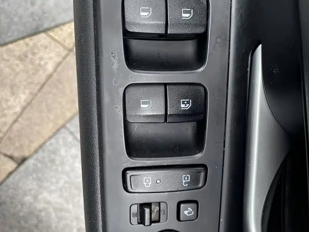 Hyundai Elantra — фото 14