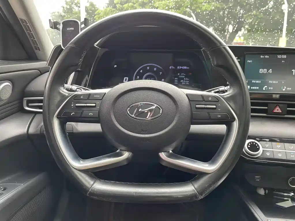 Hyundai Elantra — фото 15