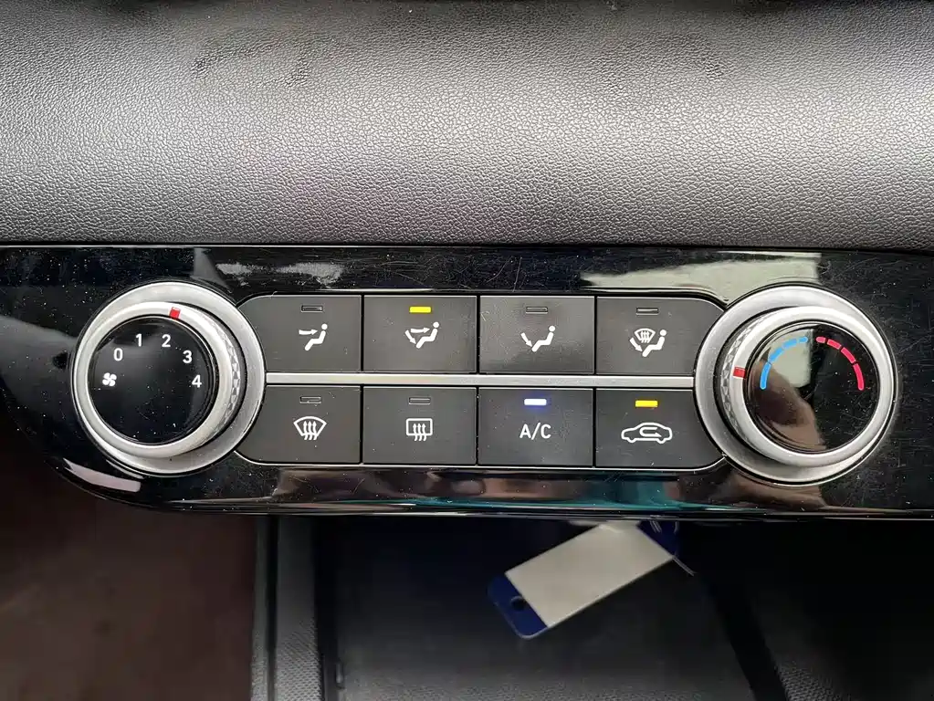 Hyundai Elantra — фото 17
