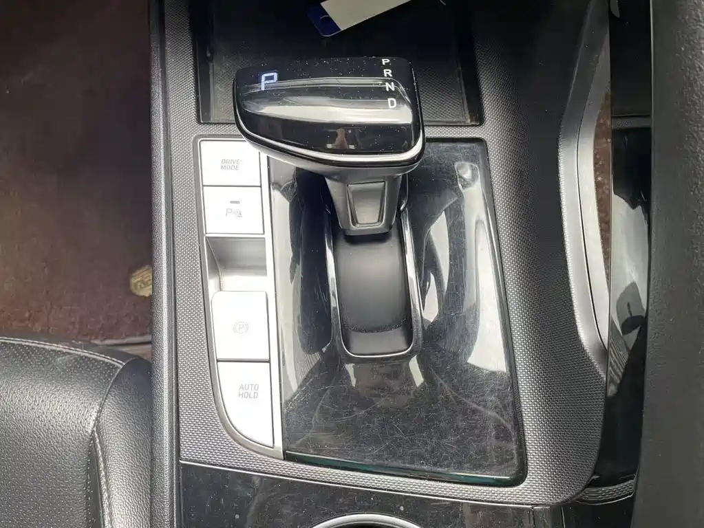 Hyundai Elantra — фото 18