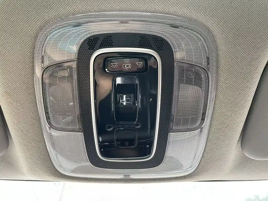 Hyundai Elantra — фото 20
