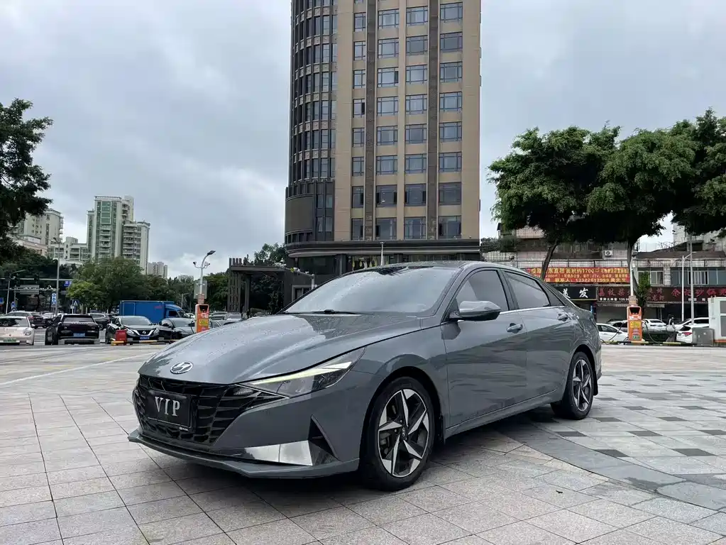 Hyundai Elantra — фото 3