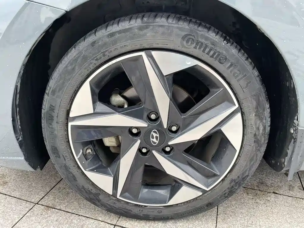 Hyundai Elantra — фото 21