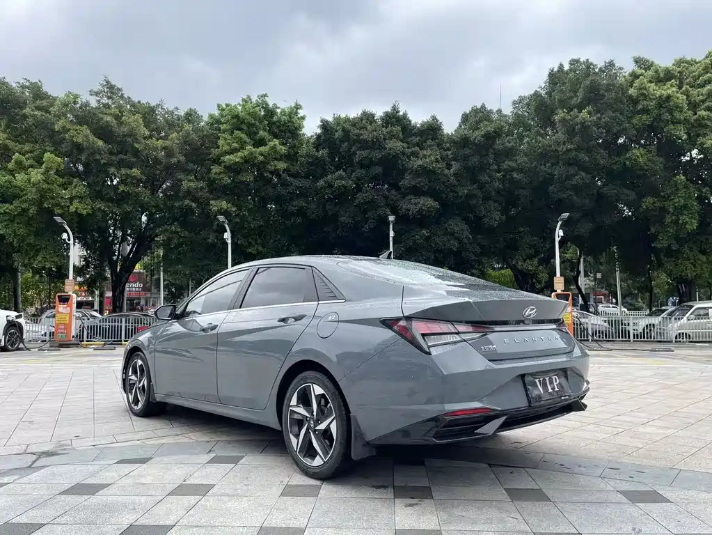 Hyundai Elantra — фото 9