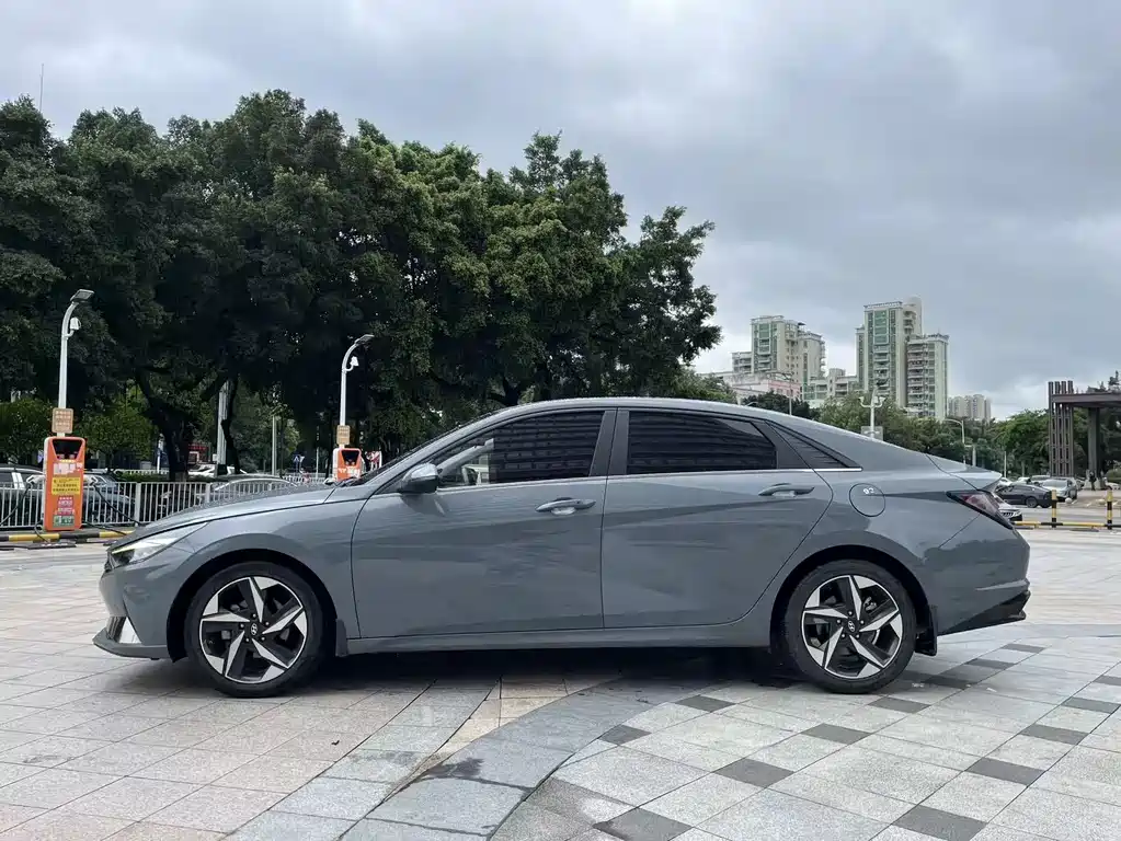 Hyundai Elantra — фото 10