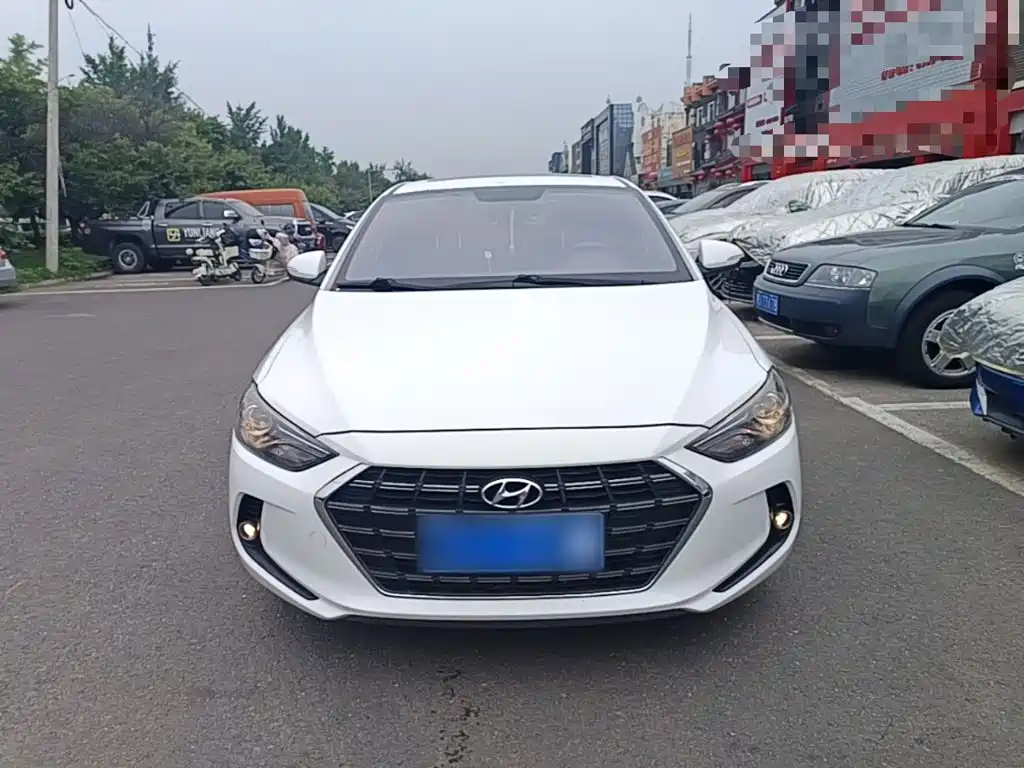 Hyundai Elantra — фото 3