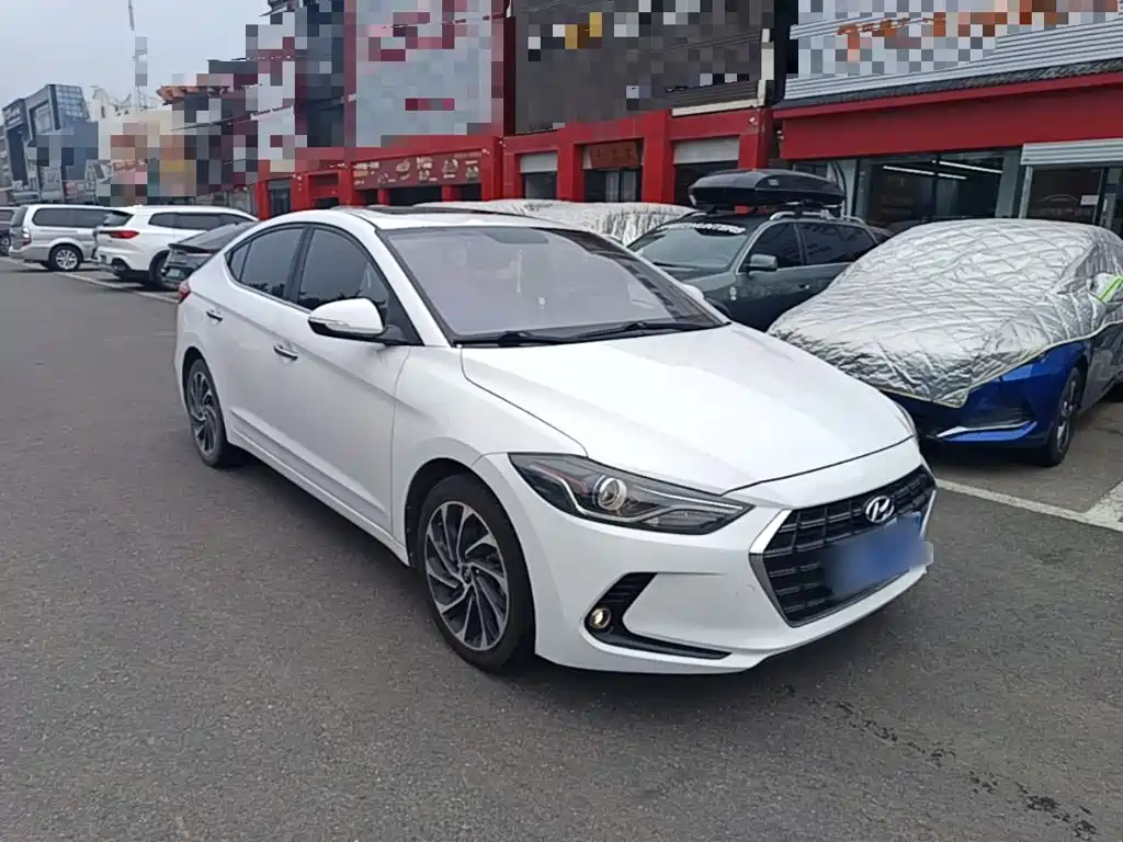 Hyundai Elantra — фото 4