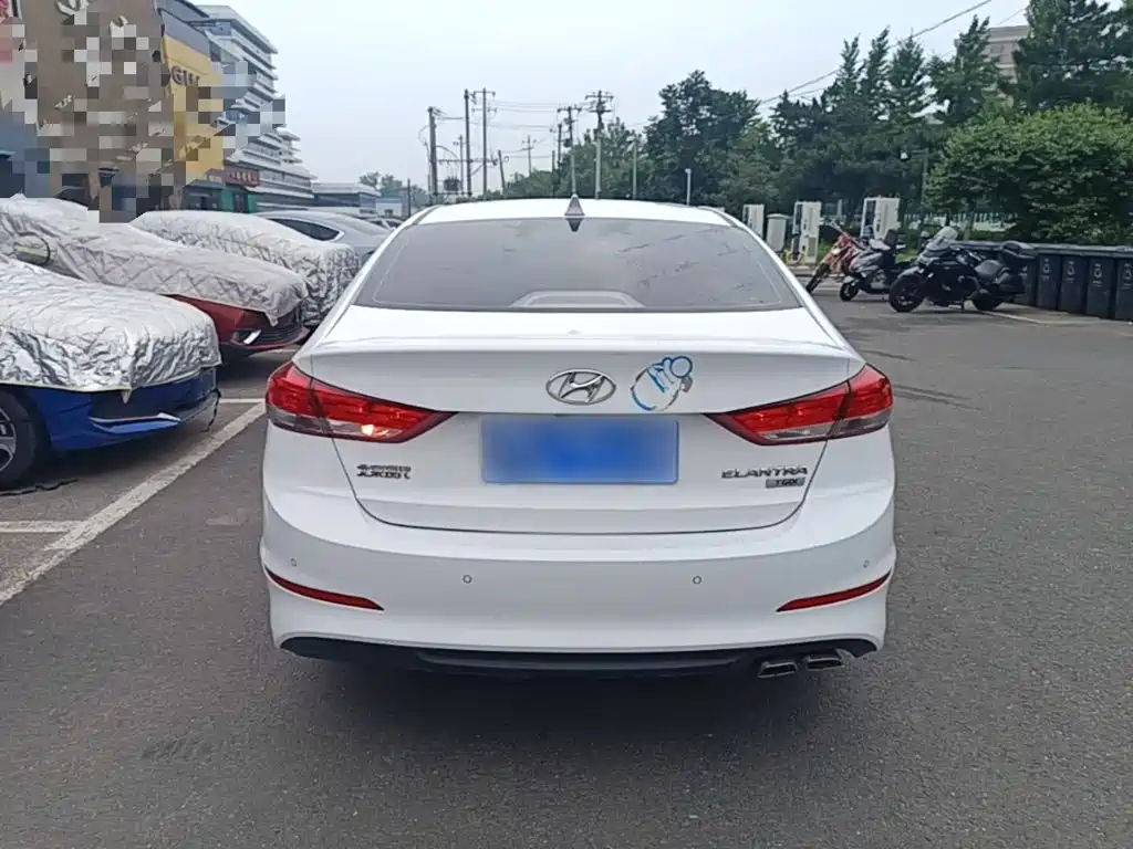 Hyundai Elantra — фото 6