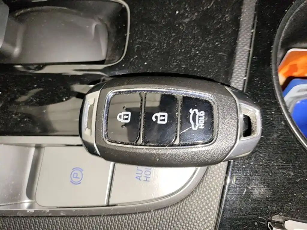 Hyundai Elantra — фото 9