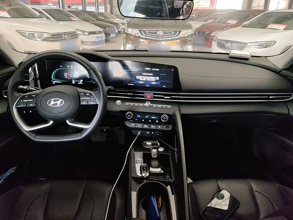 Hyundai Elantra — фото 10