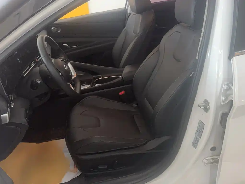 Hyundai Elantra — фото 13