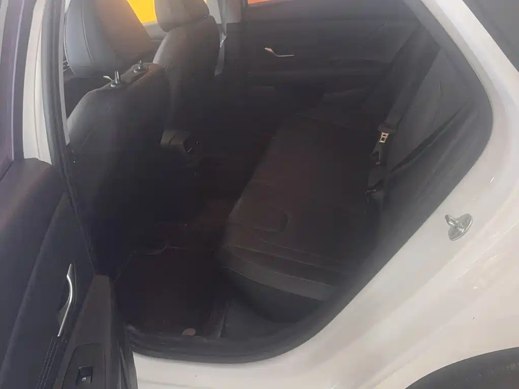 Hyundai Elantra — фото 14