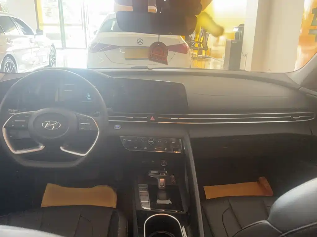 Hyundai Elantra — фото 15