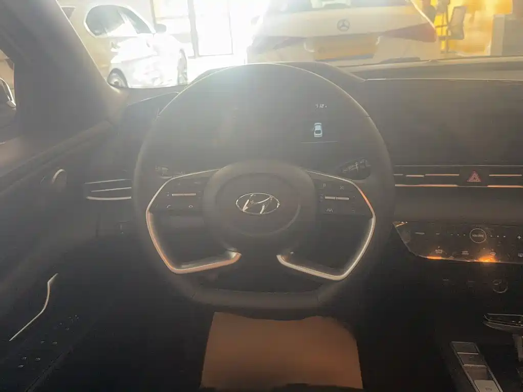 Hyundai Elantra — фото 4