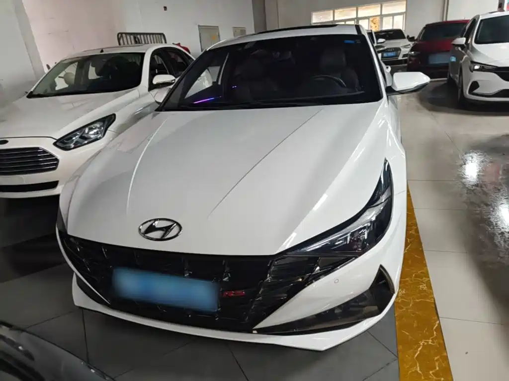 Hyundai Elantra — фото 3