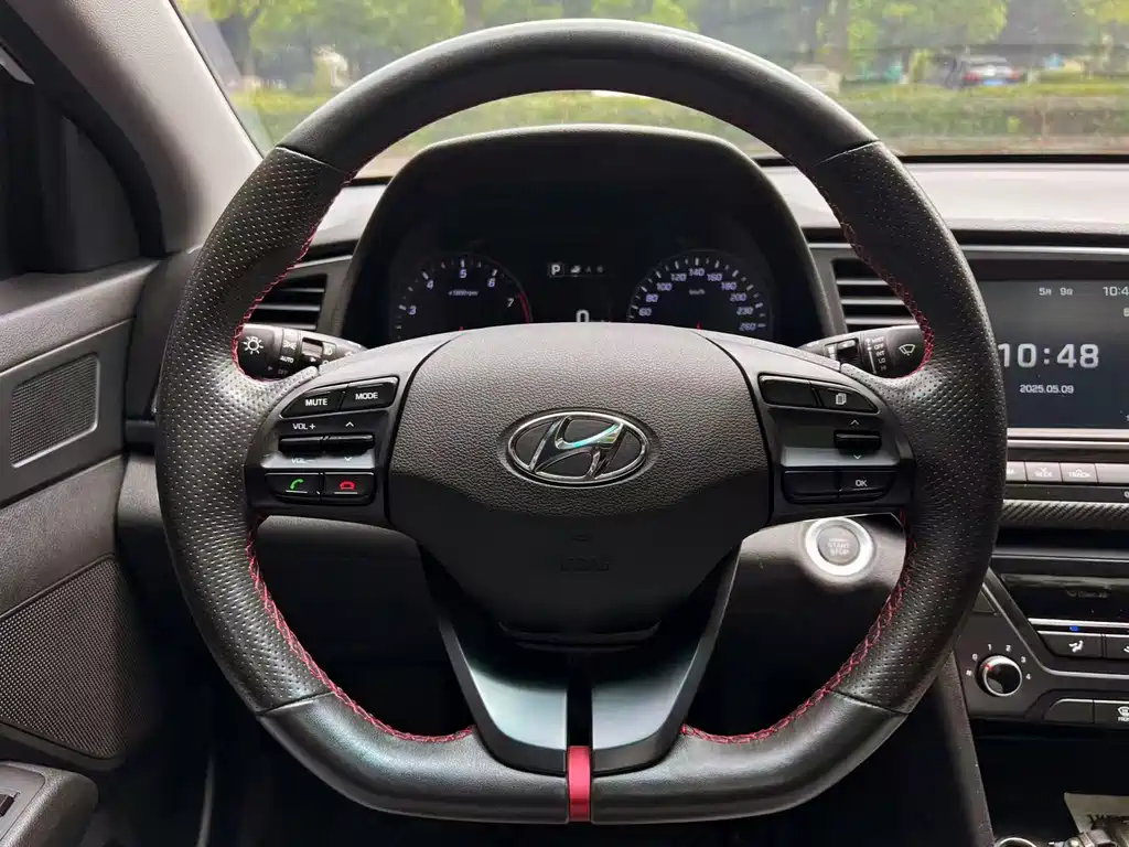 Hyundai Elantra — фото 14