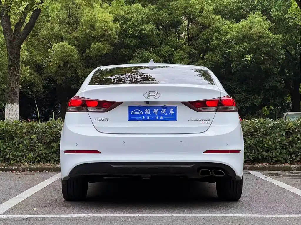 Hyundai Elantra — фото 6