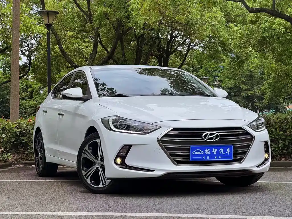 Hyundai Elantra — фото 9