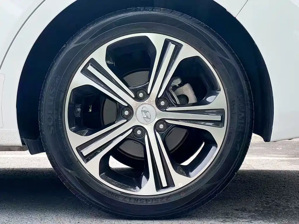 Hyundai Elantra — фото 10