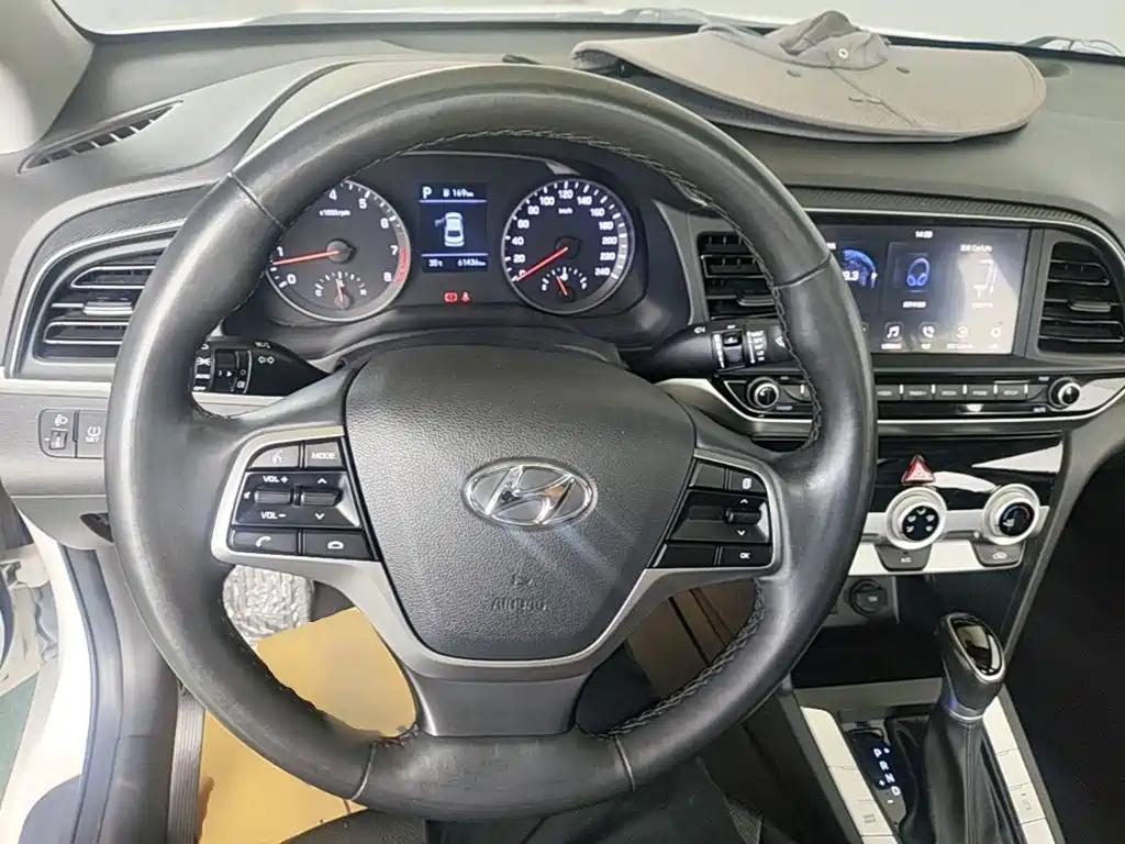 Hyundai Elantra — фото 11