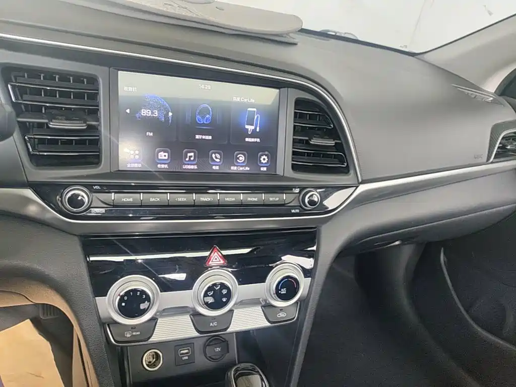 Hyundai Elantra — фото 13