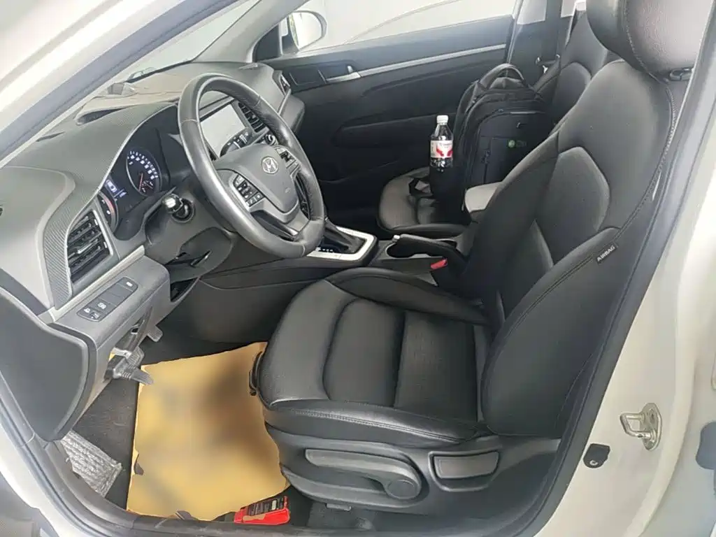 Hyundai Elantra — фото 15