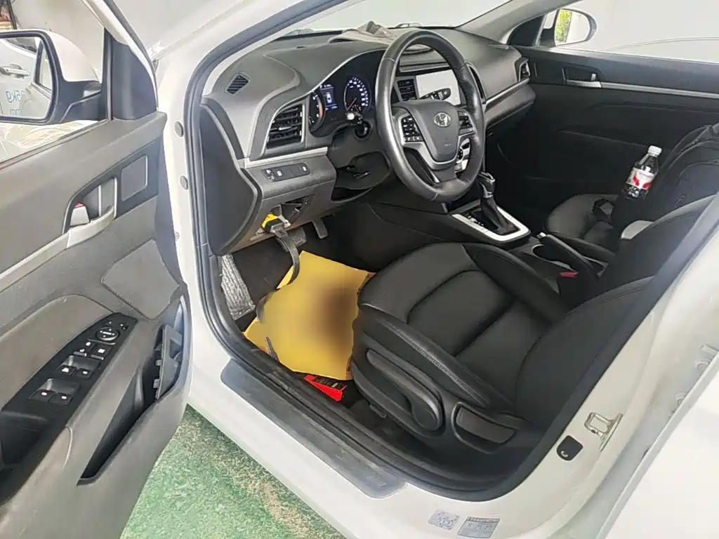 Hyundai Elantra — фото 16