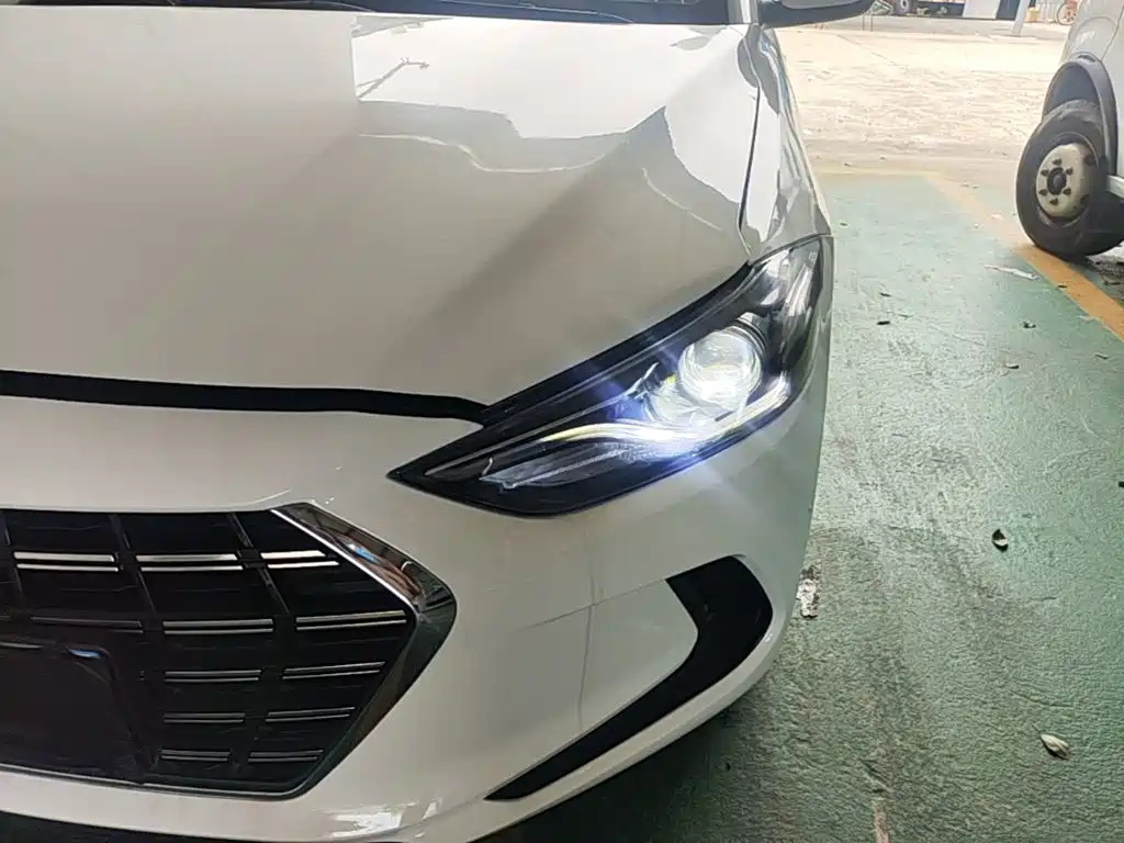 Hyundai Elantra — фото 24