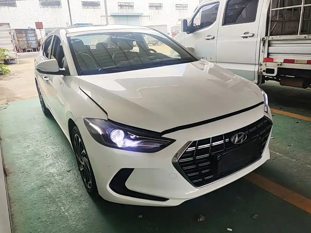 Hyundai Elantra — фото 4