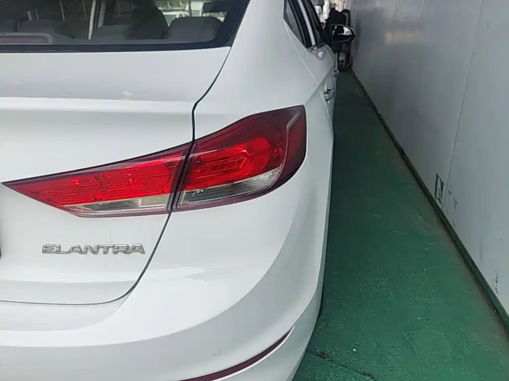 Hyundai Elantra — фото 8