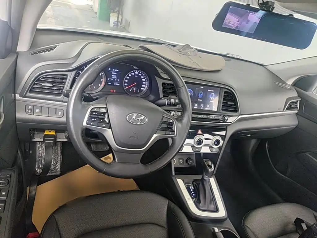 Hyundai Elantra — фото 10