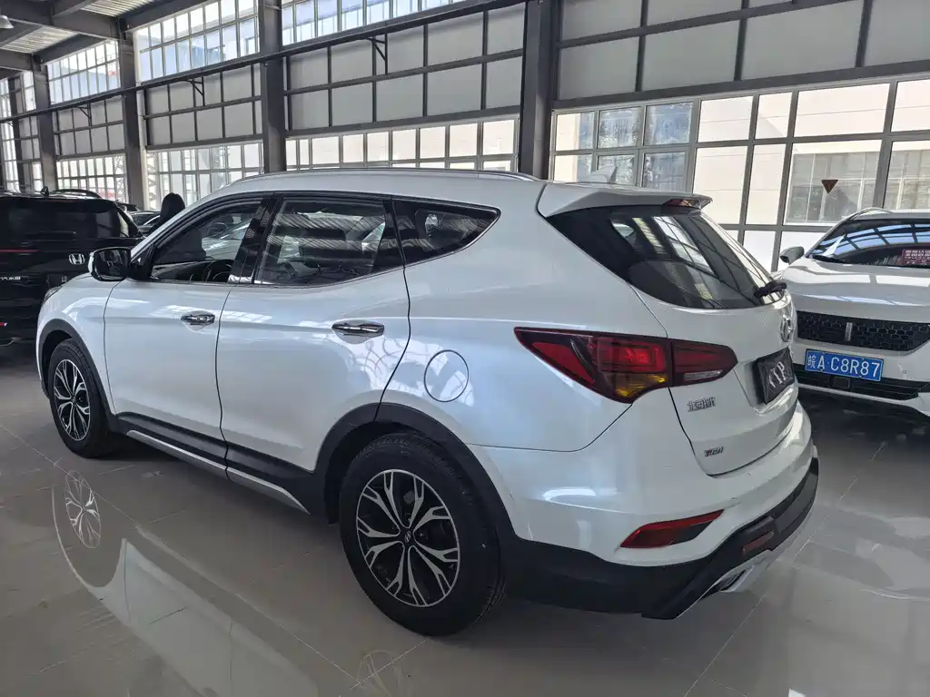 Hyundai Santa Fe — фото 5