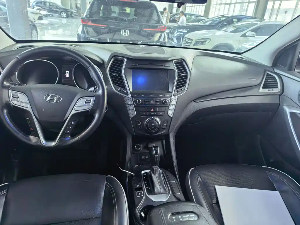 Hyundai Santa Fe — фото 9
