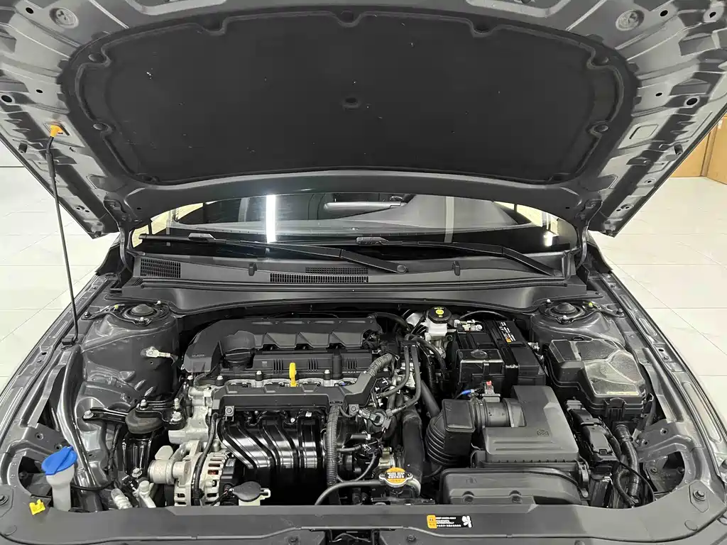 Hyundai Elantra — фото 14