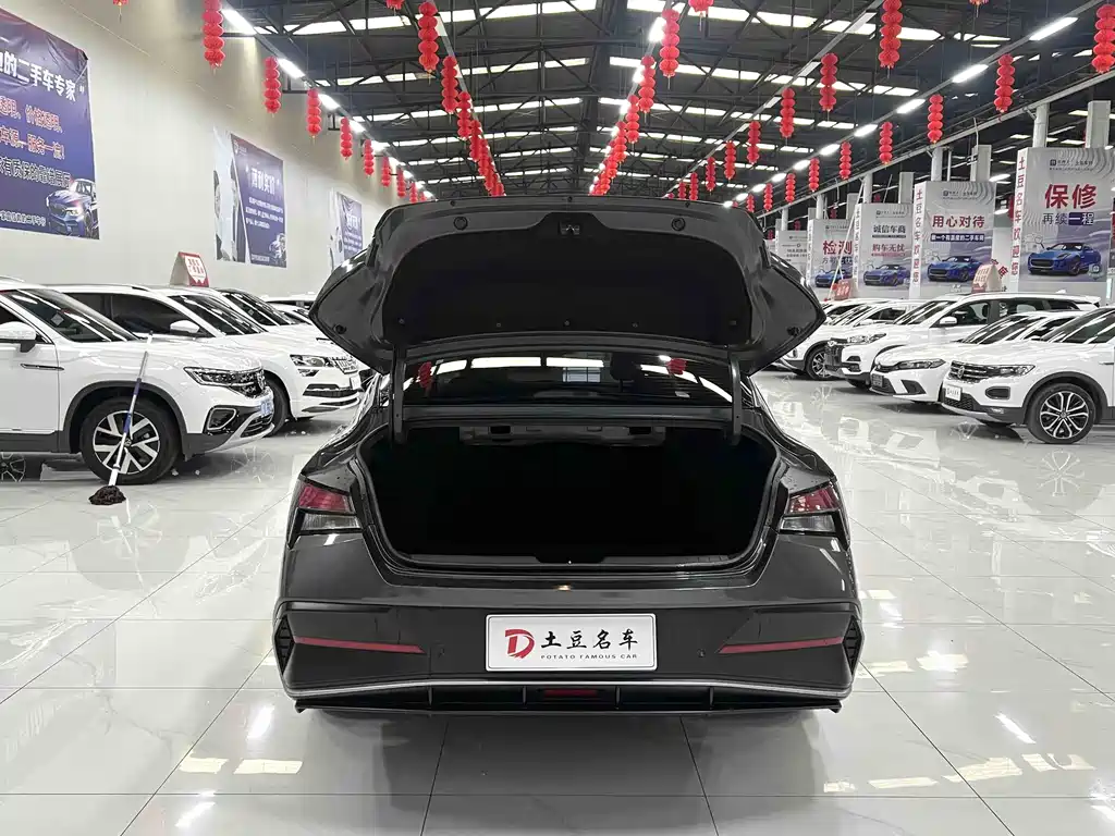 Hyundai Elantra — фото 15