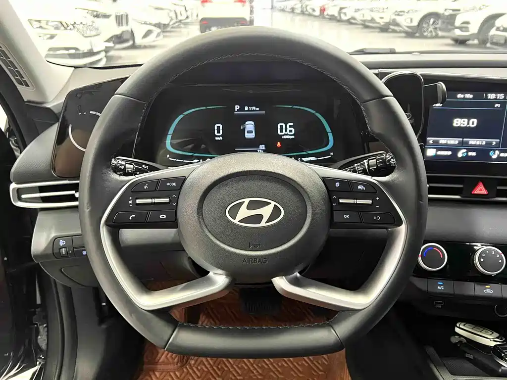 Hyundai Elantra — фото 8