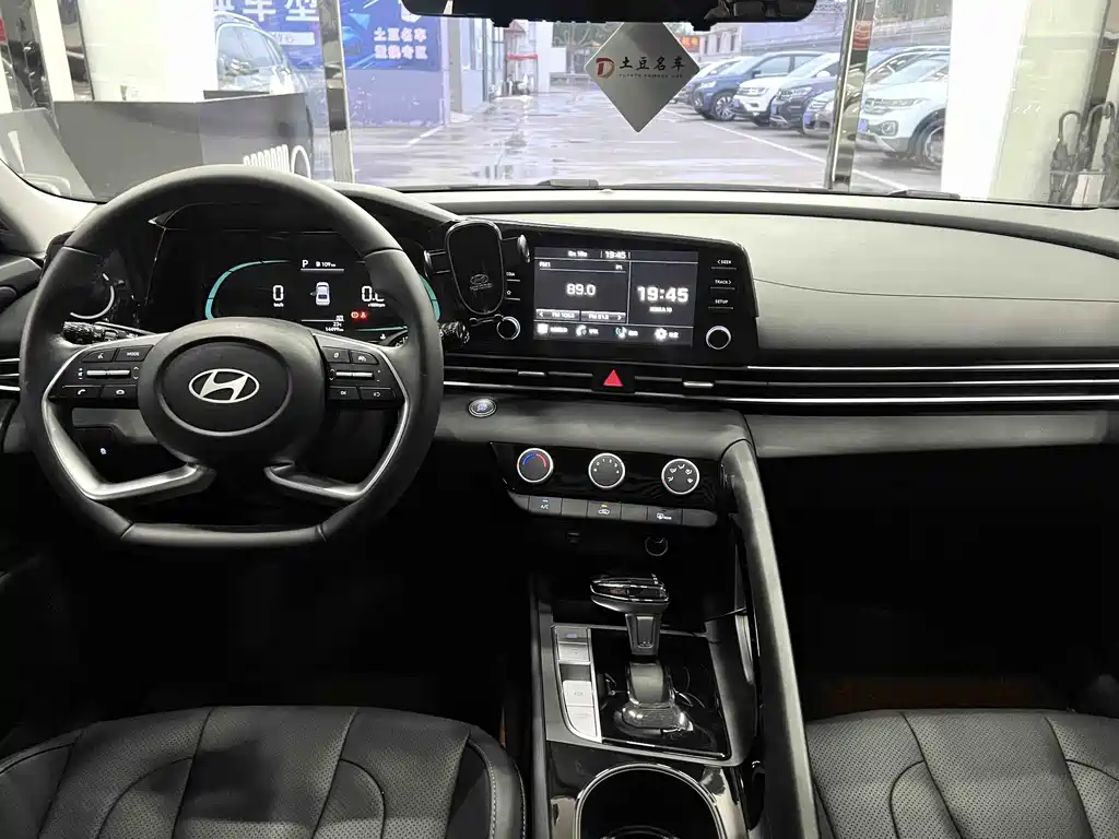 Hyundai Elantra — фото 9