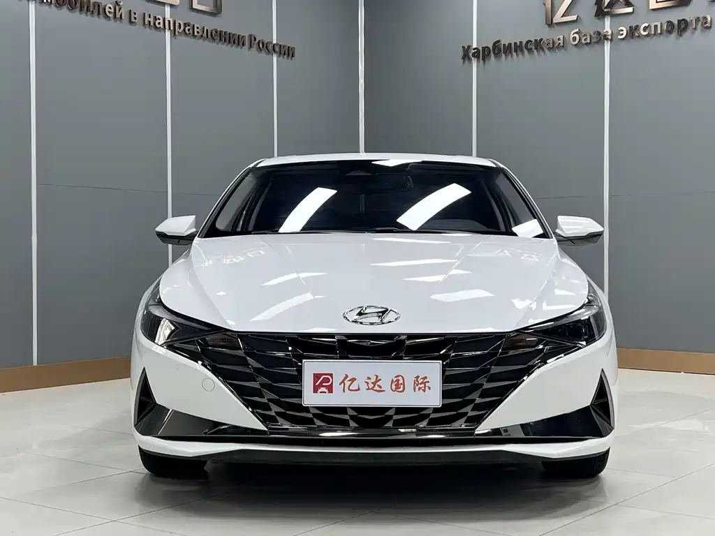 Hyundai Elantra — фото 2
