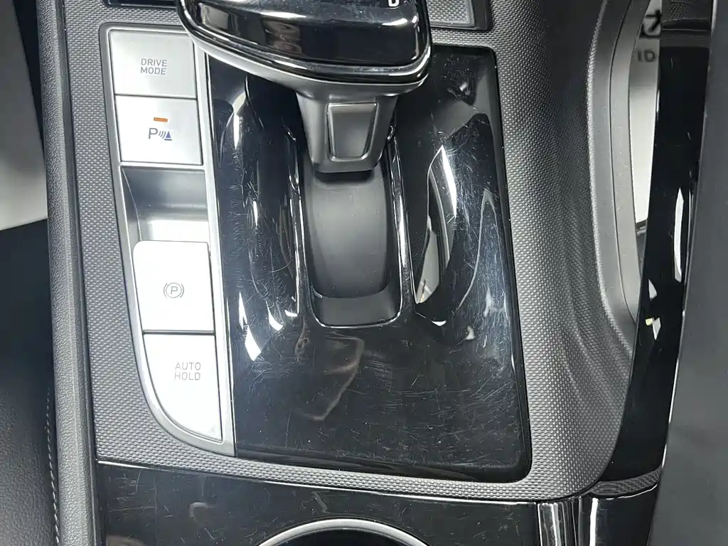 Hyundai Elantra — фото 23